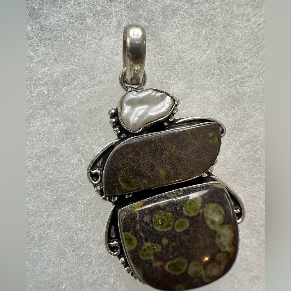 Green Rhyolite and Mother of Pearl Pendant - Picture 2 of 5
